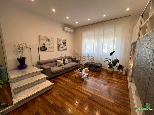 casa indipendente in vendita a Viareggio in zona Marco Polo