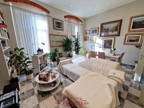 casa indipendente in vendita a Viareggio