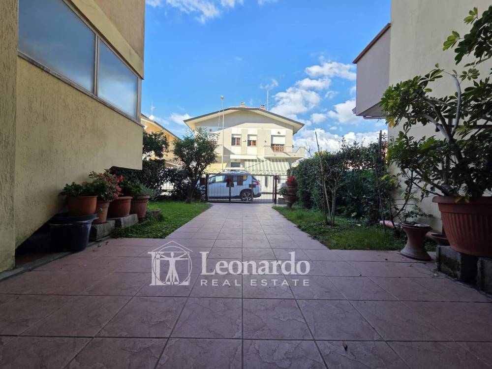 casa indipendente in vendita a Viareggio in zona Campo d'Aviazione