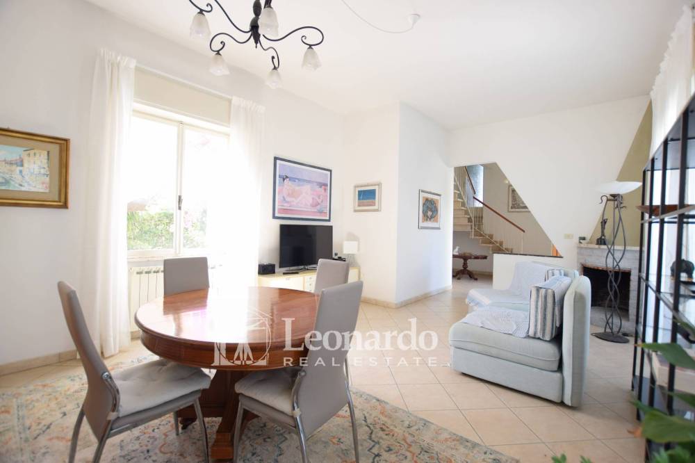 casa indipendente in vendita a Viareggio