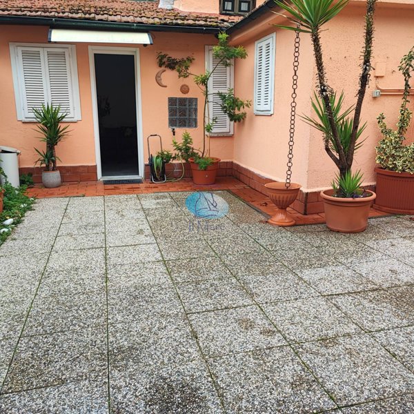 casa indipendente in vendita a Viareggio in zona Centro Storico