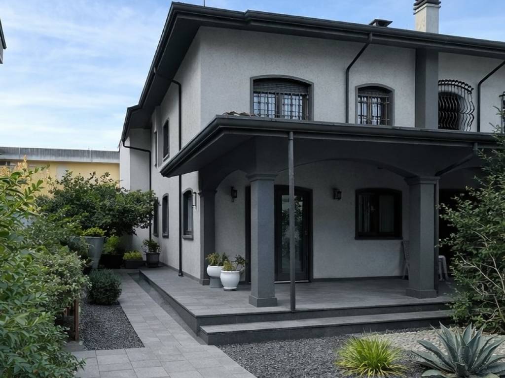 casa indipendente in vendita a Viareggio in zona Campo d'Aviazione