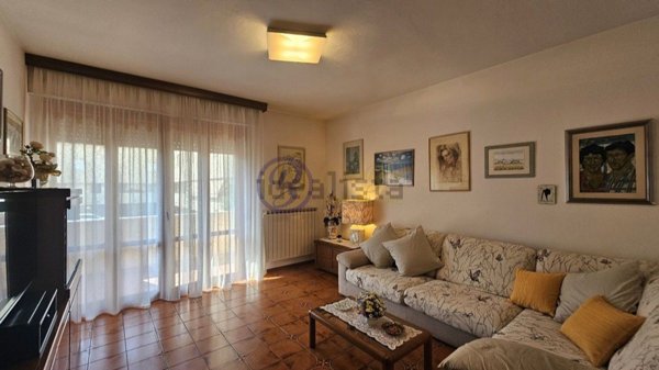 casa indipendente in vendita a Viareggio in zona Campo d'Aviazione