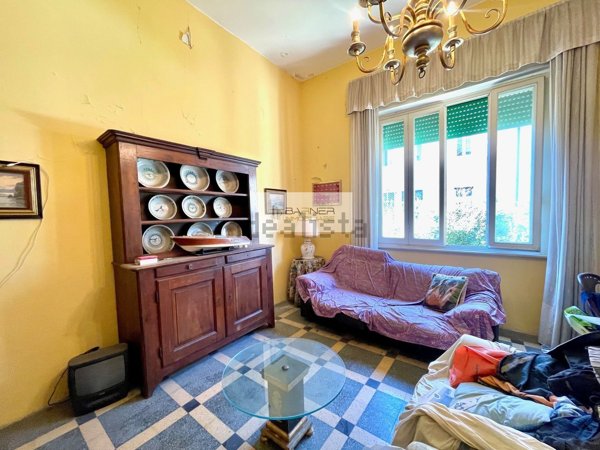 casa indipendente in vendita a Viareggio