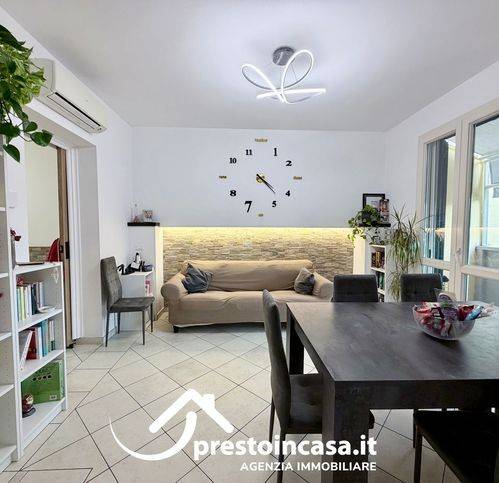 casa indipendente in vendita a Viareggio
