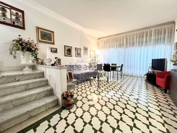 casa indipendente in vendita a Viareggio