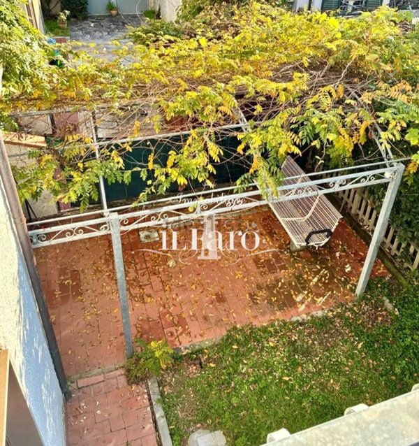casa indipendente in vendita a Viareggio in zona Torre del Lago