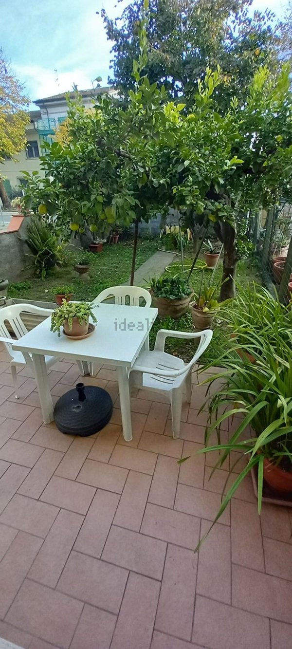 casa indipendente in vendita a Viareggio