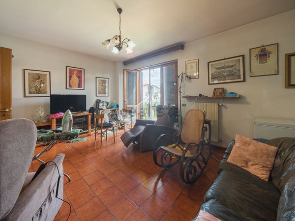 casa indipendente in vendita a Viareggio