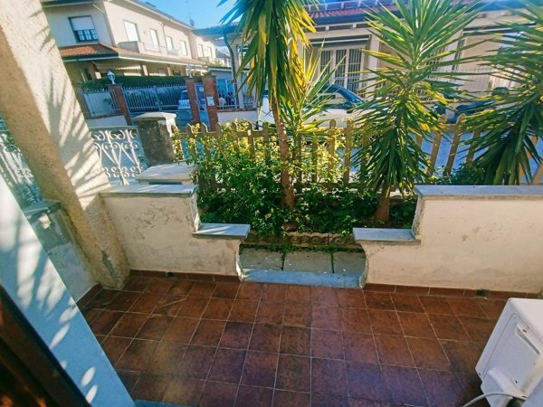 casa indipendente in vendita a Viareggio