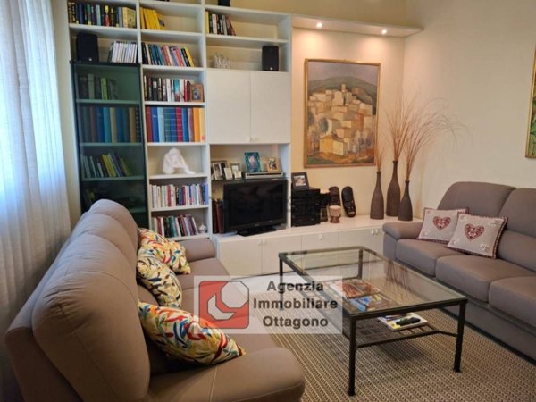 casa indipendente in vendita a Viareggio in zona Marco Polo