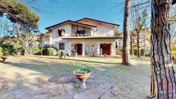 casa indipendente in vendita a Viareggio