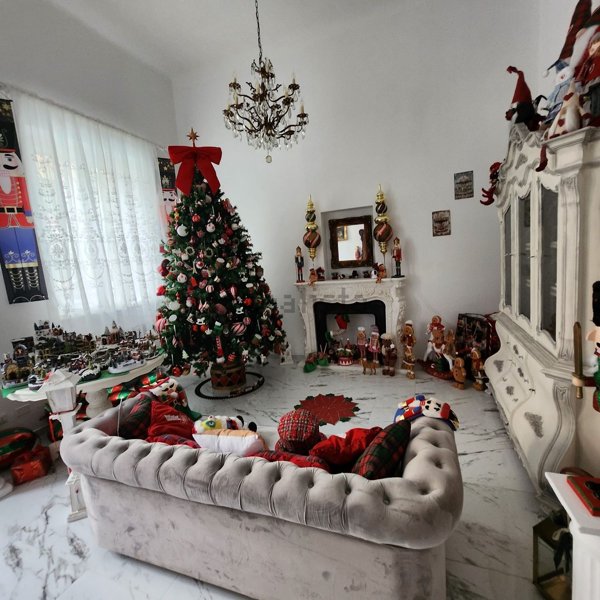 casa indipendente in vendita a Viareggio