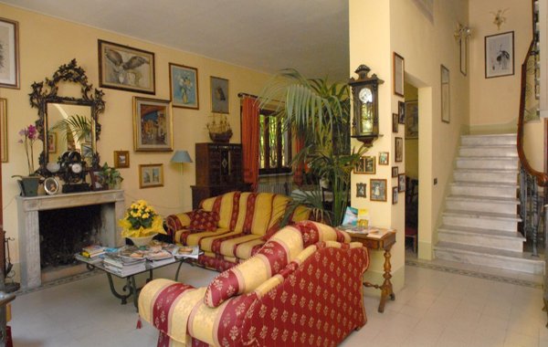 casa indipendente in vendita a Viareggio in zona Torre del Lago