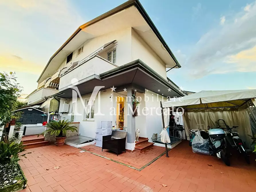 casa indipendente in vendita a Viareggio in zona Torre del Lago