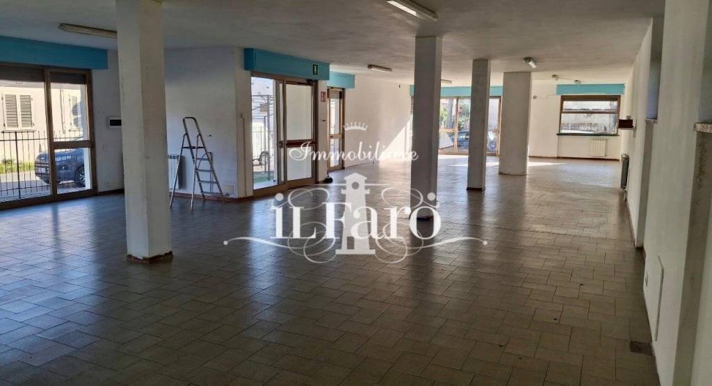 negozio in vendita a Viareggio