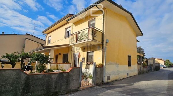 casa indipendente in vendita a Viareggio in zona Torre del Lago