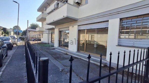 ufficio in vendita a Viareggio in zona Campo d'Aviazione