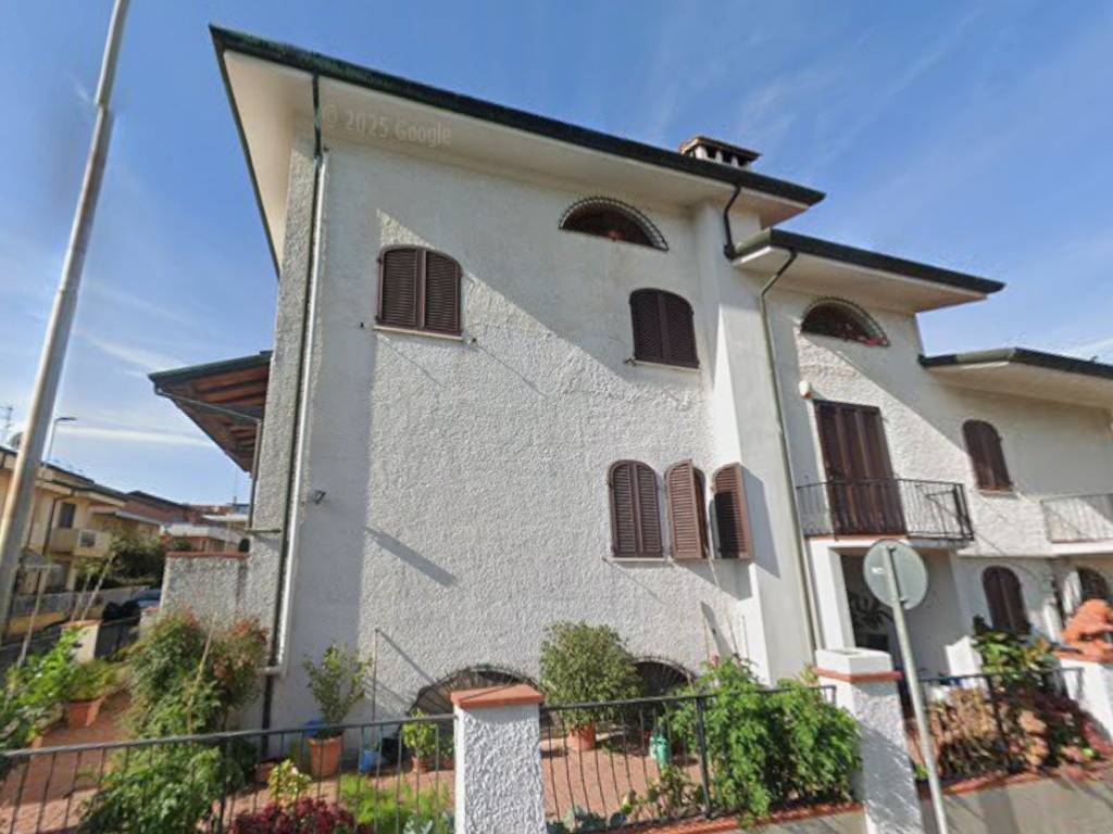 casa indipendente in vendita a Viareggio in zona Campo d'Aviazione