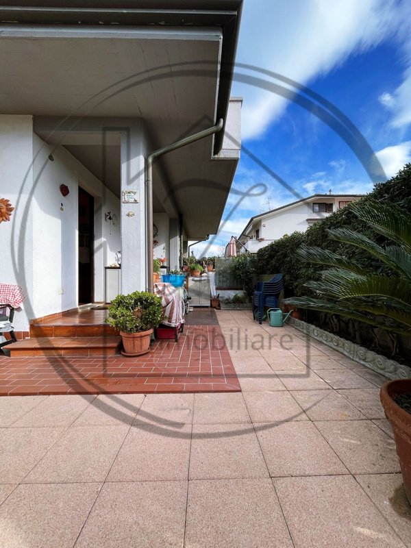 casa indipendente in vendita a Viareggio