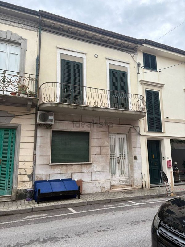 casa indipendente in vendita a Viareggio