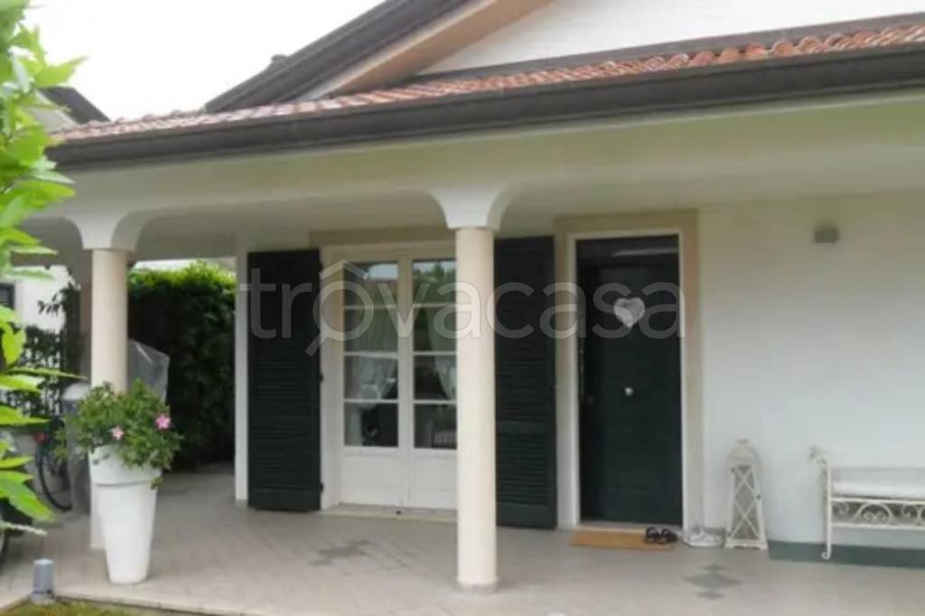 appartamento in vendita a Viareggio in zona Torre del Lago