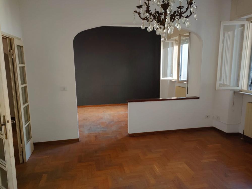 casa indipendente in vendita a Viareggio