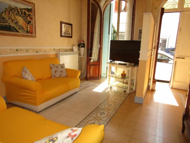 casa indipendente in vendita a Viareggio