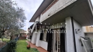 casa indipendente in vendita a Viareggio in zona Torre del Lago