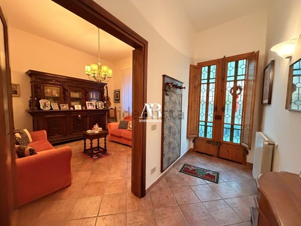 casa indipendente in vendita a Viareggio