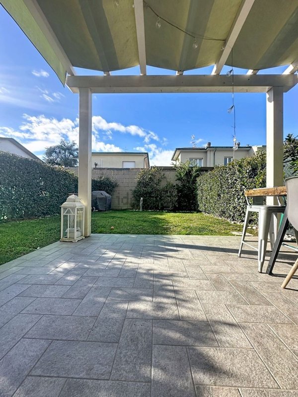 casa indipendente in vendita a Viareggio in zona Migliarina