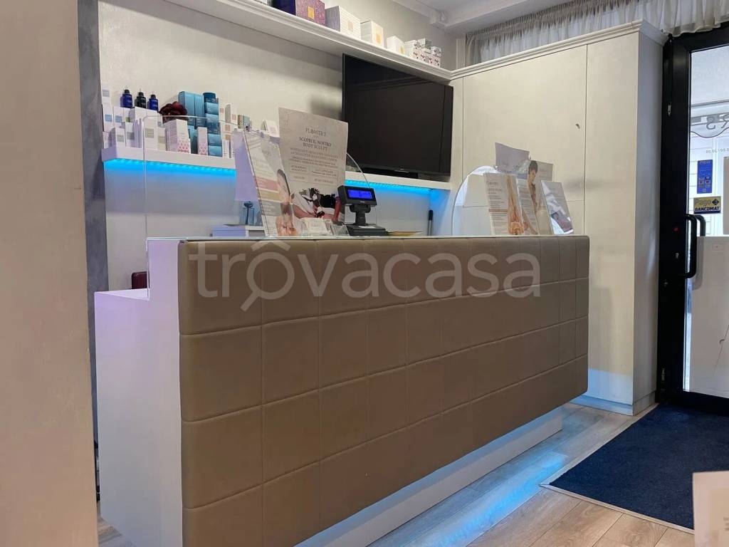 negozio in vendita a Viareggio in zona Centro Storico