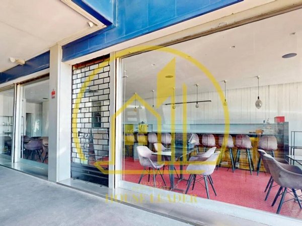 negozio in vendita a Viareggio in zona Campo d'Aviazione