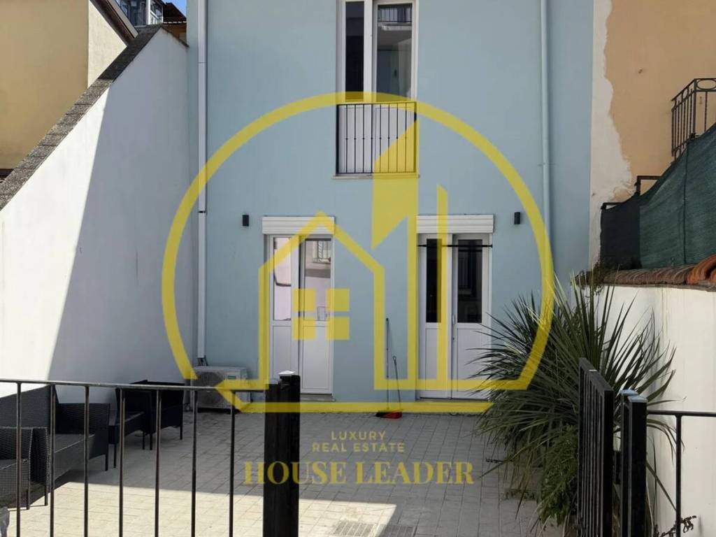 casa indipendente in vendita a Viareggio