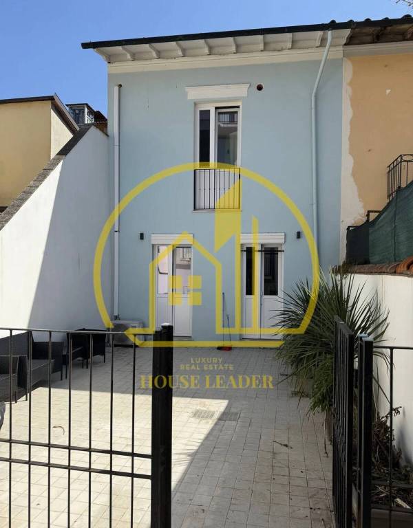 casa indipendente in vendita a Viareggio