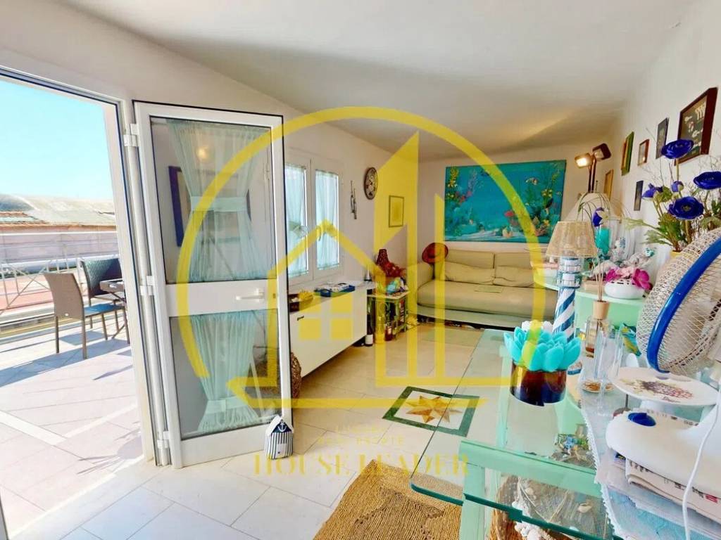 casa indipendente in vendita a Viareggio