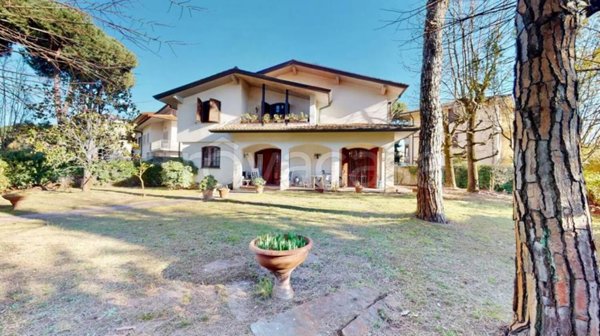 casa indipendente in vendita a Viareggio