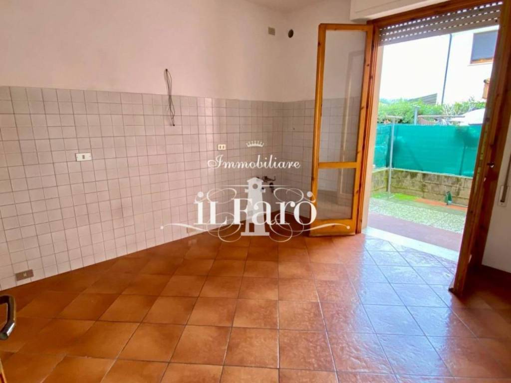 casa indipendente in vendita a Viareggio