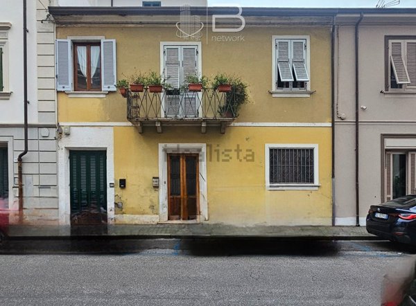 casa indipendente in vendita a Viareggio in zona Centro Storico