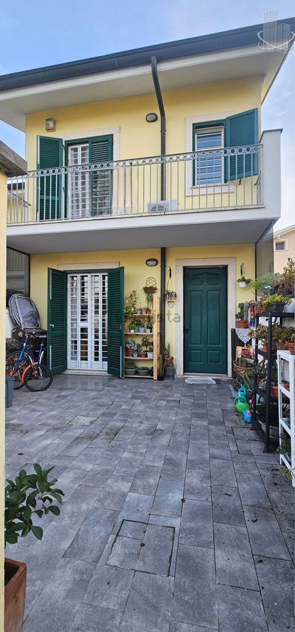 casa indipendente in vendita a Viareggio in zona Migliarina