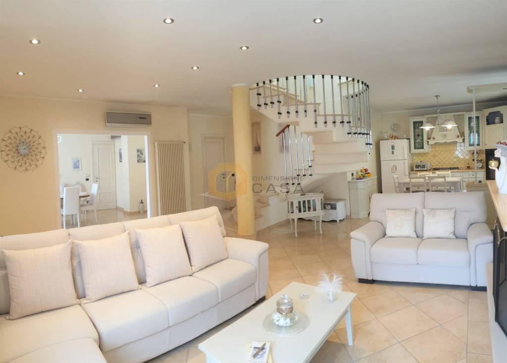 casa indipendente in vendita a Viareggio in zona Torre del Lago