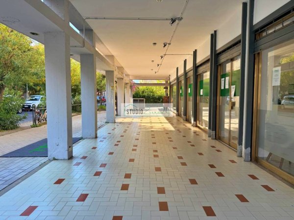 negozio in vendita a Viareggio