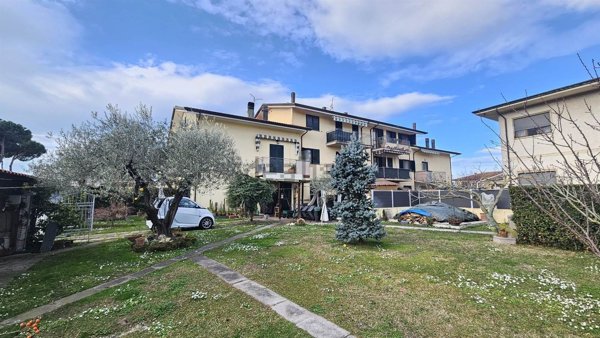 casa indipendente in vendita a Viareggio