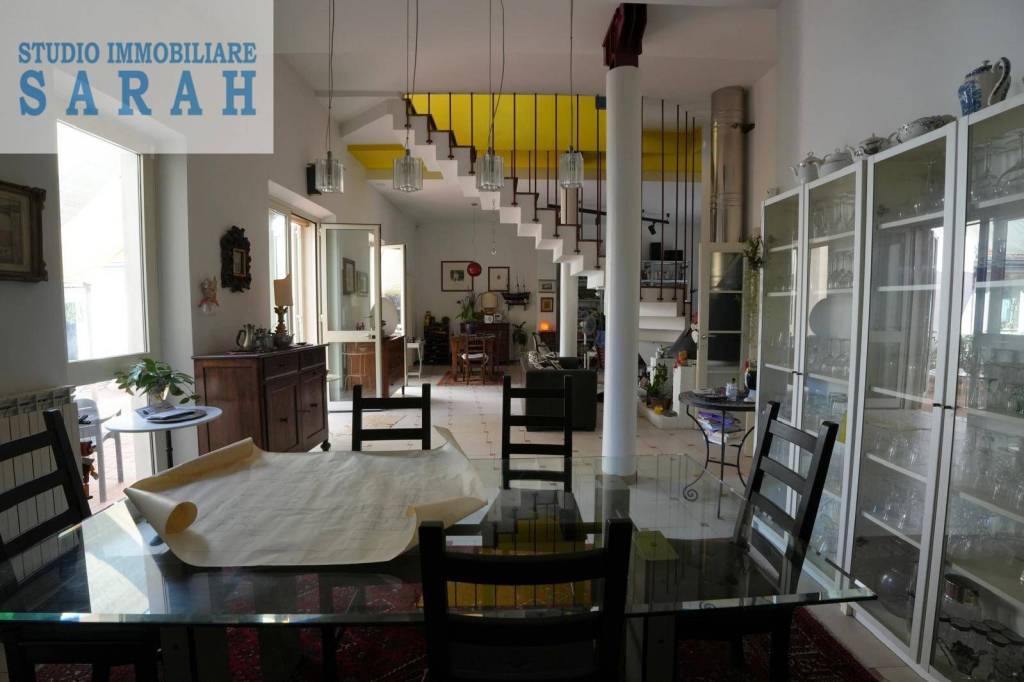 casa indipendente in vendita a Viareggio