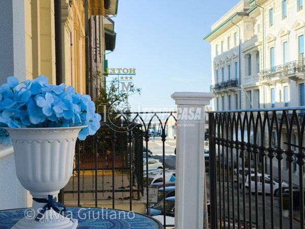 casa indipendente in vendita a Viareggio