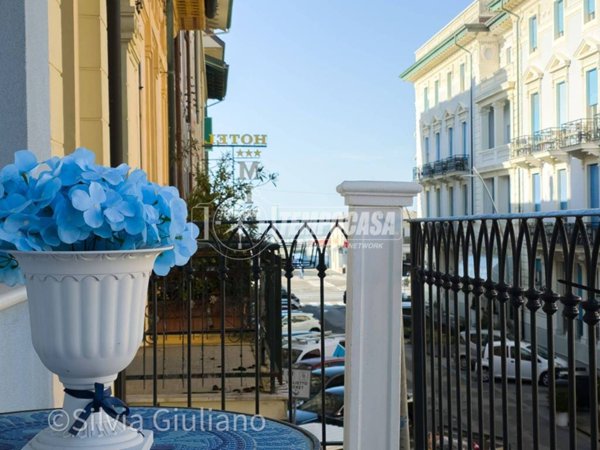 casa indipendente in vendita a Viareggio