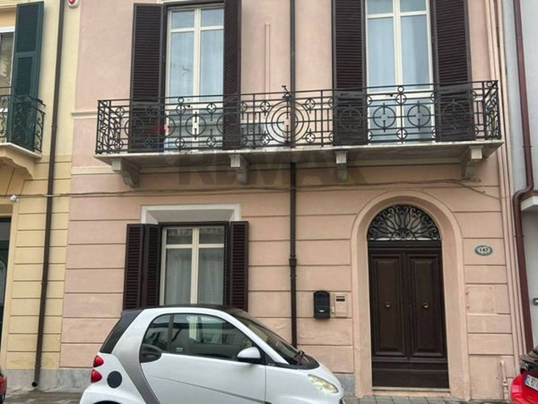 casa indipendente in vendita a Viareggio