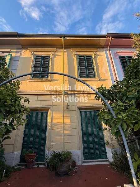 casa indipendente in vendita a Viareggio in zona Marco Polo