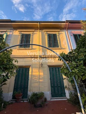 casa indipendente in vendita a Viareggio in zona Marco Polo
