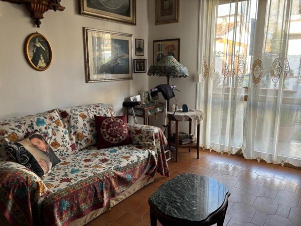 casa indipendente in vendita a Viareggio in zona Campo d'Aviazione